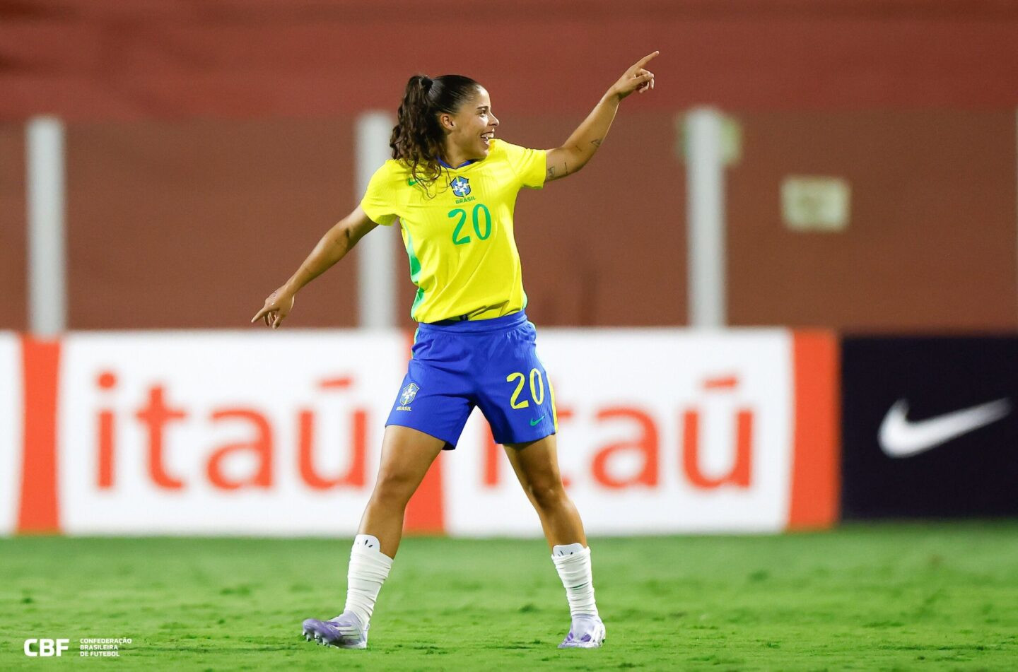 futebol feminino seleção Goiana de Inhaumas, Clarinha fez a festa da torcida no Onésio Brasileiro Alvarenga com o segundo gol do Brasil
Créditos: Rafael Ribeiro / CBF
