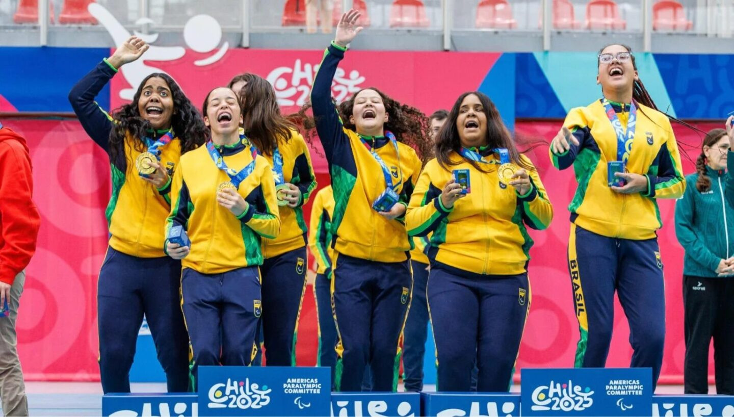 Seleção feminina de goalball celebra conquista do ouro no Parapan de Jovens de Santiago 2025 | Foto: Alessandra Cabral/ CPB