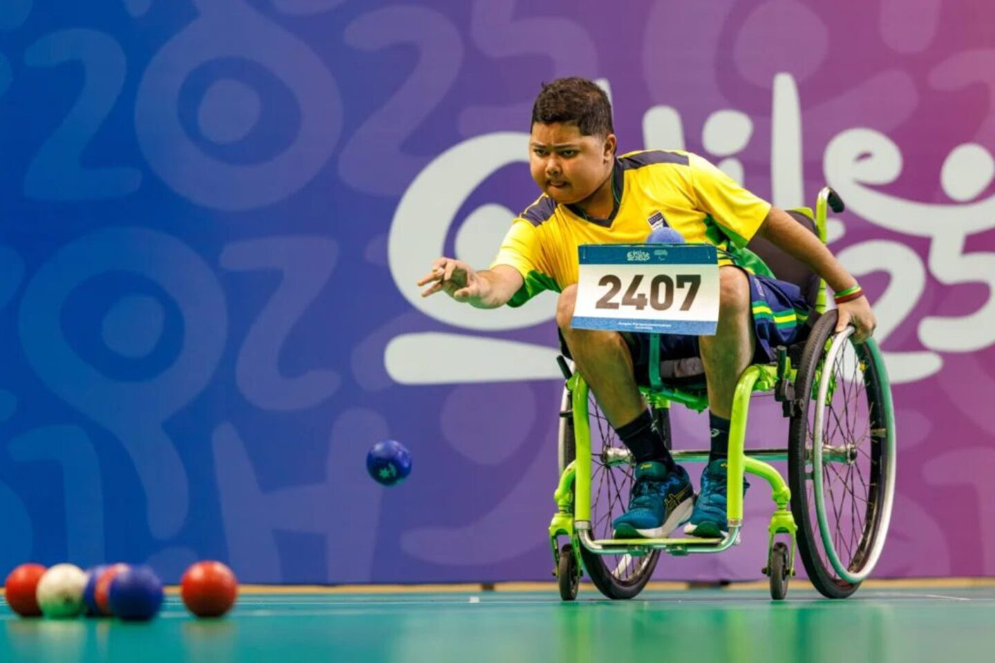 Bocha José Antônio Santos em partida de bocha do Parapan de Jovens de Santiago 2025 | Foto: Abelardo Mendes Jr/CPB