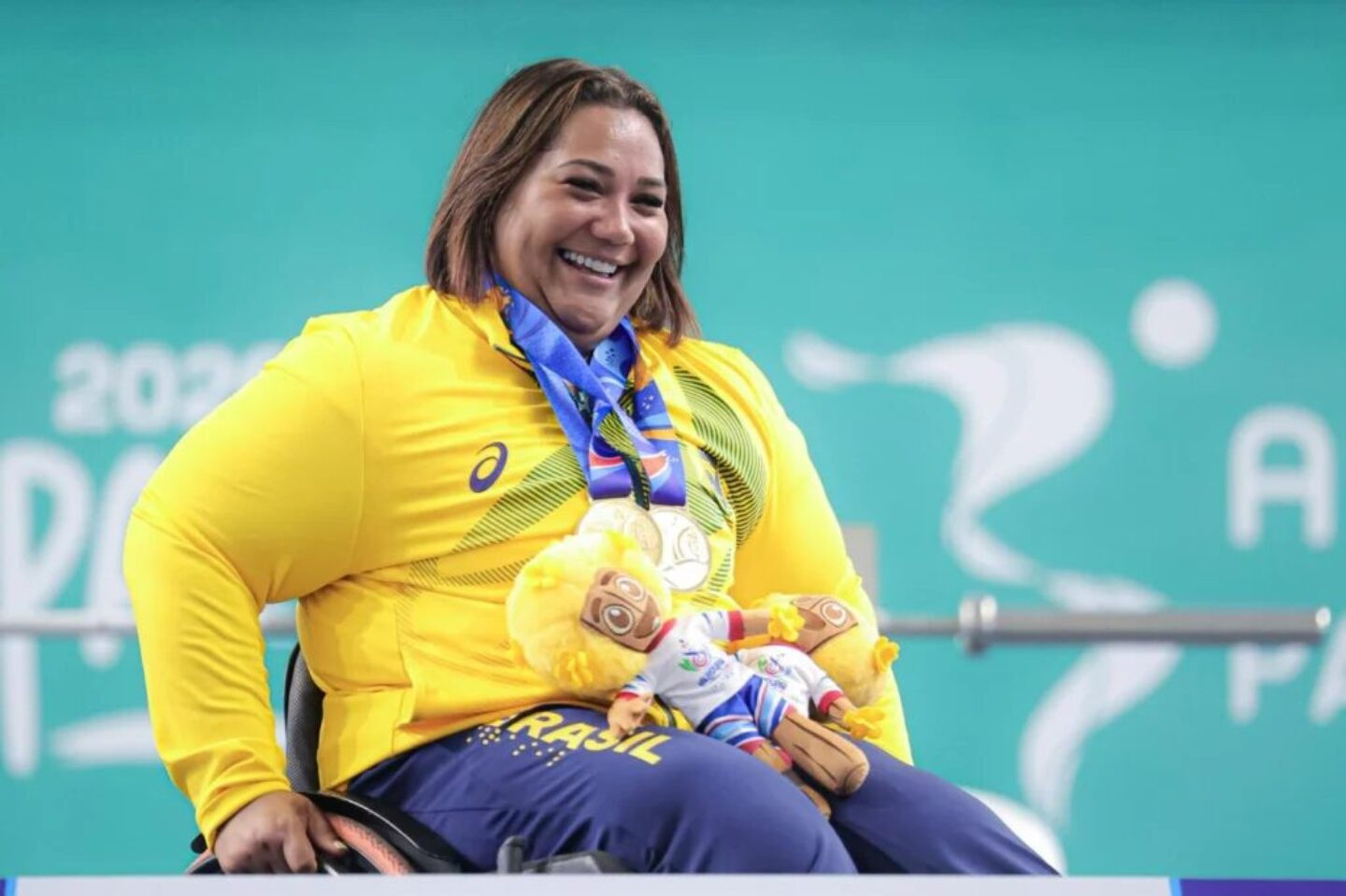 Tayana Medeiros Tayana Medeiros sorri com medalha no peito | Foto: Cris Mattos/CPB