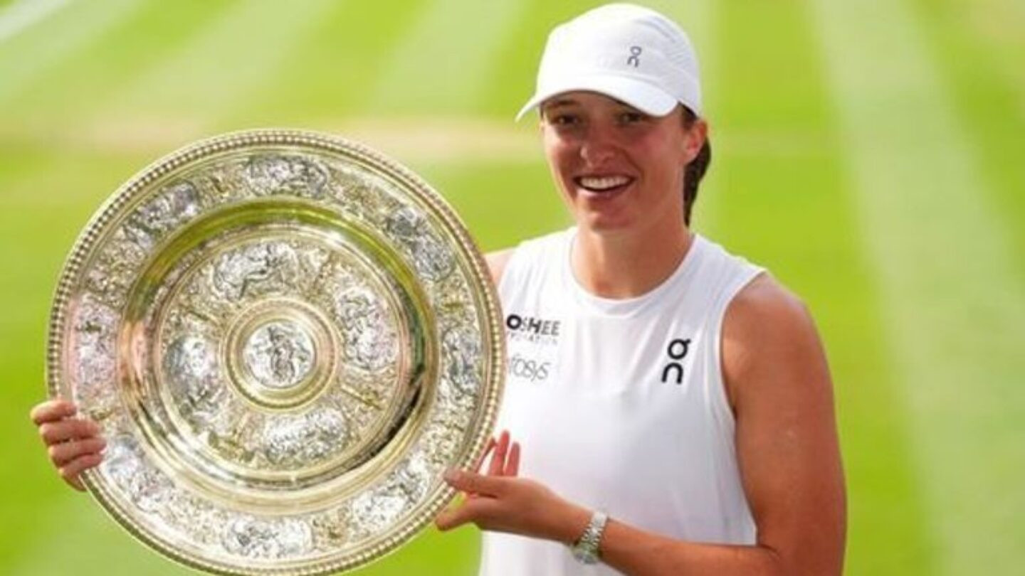 Swiatek aplica duplo pneu e garante título de Wimbledon 2025