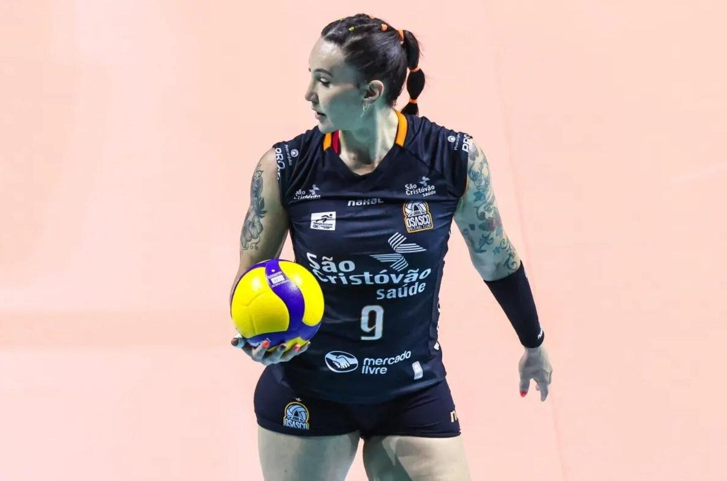 tifanny-em-acao-durante-jogo-entre-osasco-e-sesi-bauru-na-final-da-superliga-1746138106316_v2_1187x786 Divulgação/CBV